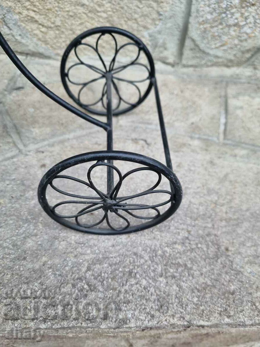 O bicicletă de metal. Bicicleta veche - 5 O bicicletă de metal. Bicicleta veche - 5