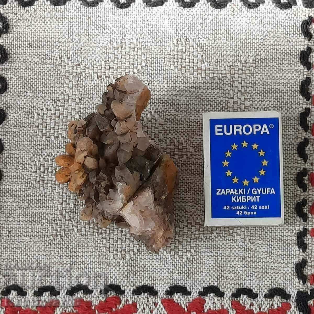 Ορυκτό - καπνιστός χαλαζίας. Ορυκτό - καπνιστός χαλαζίας.