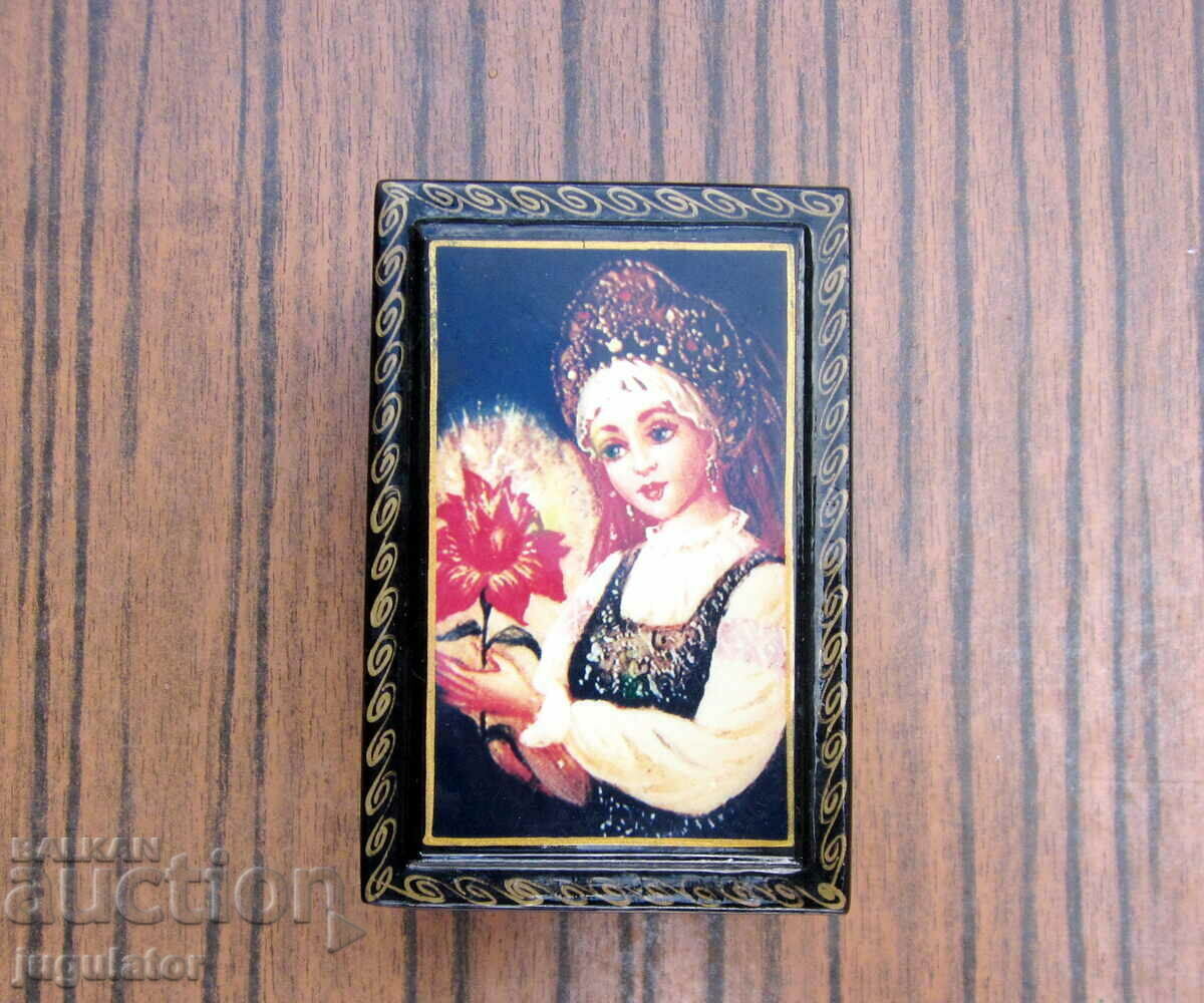 cutie de bijuterii vintage rusă sovietică din lemn