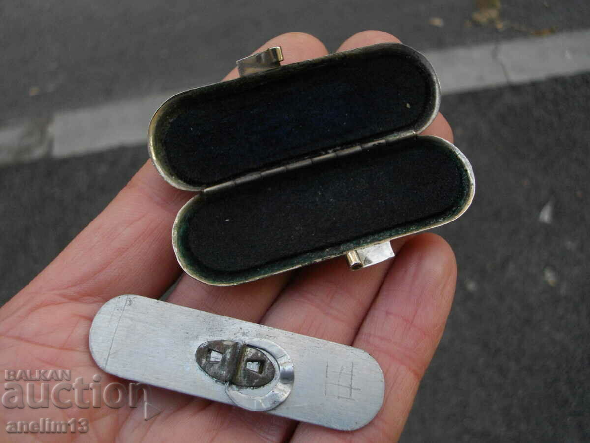 Auction  OLD COLLECTIBLE PRINT WITH BOX