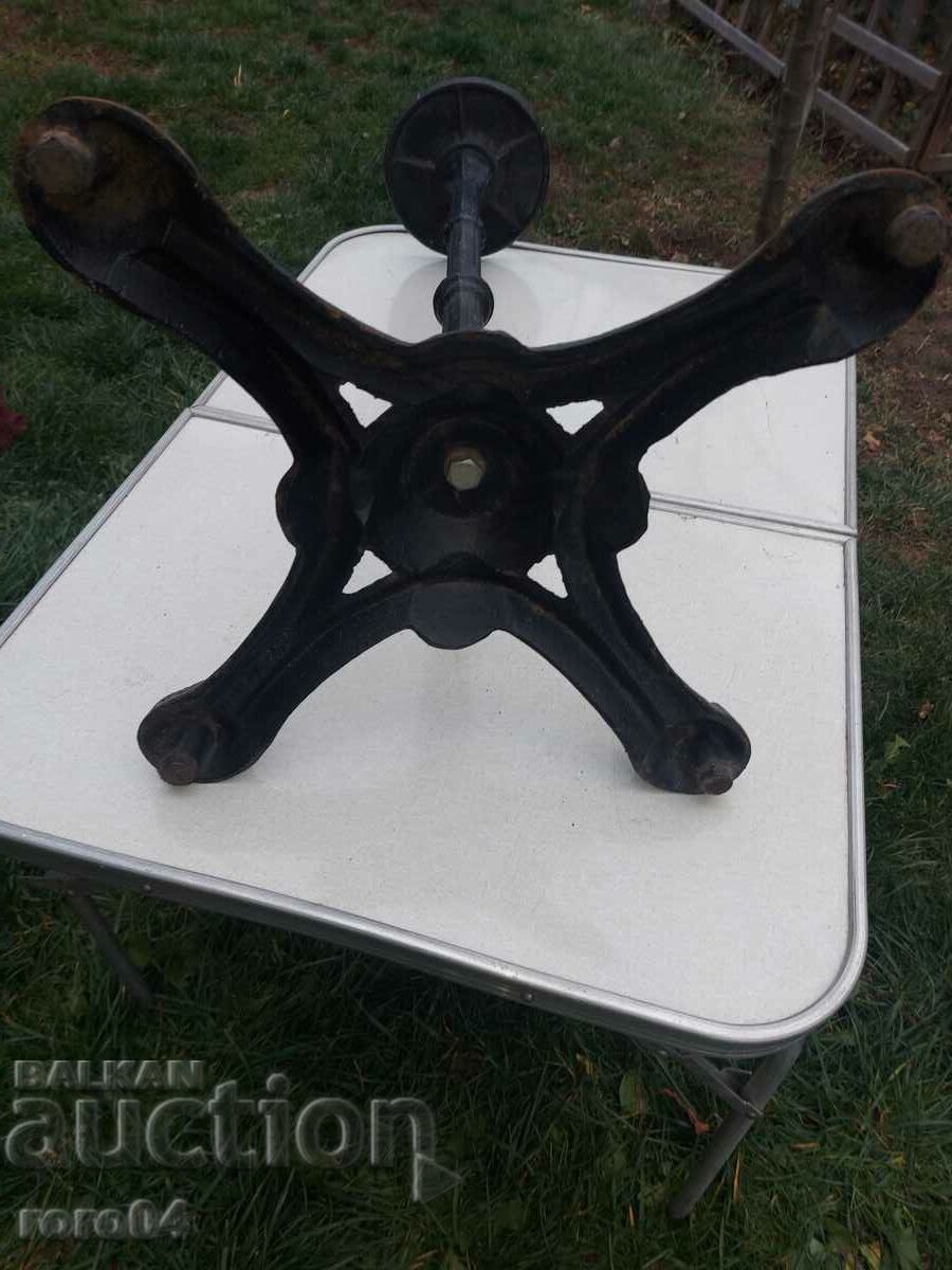 TABLE STAND - FIGURED CAST IRON - UP TO 11 kg. - 5 TABLE STAND - FIGURED CAST IRON - UP TO 11 kg. - 5