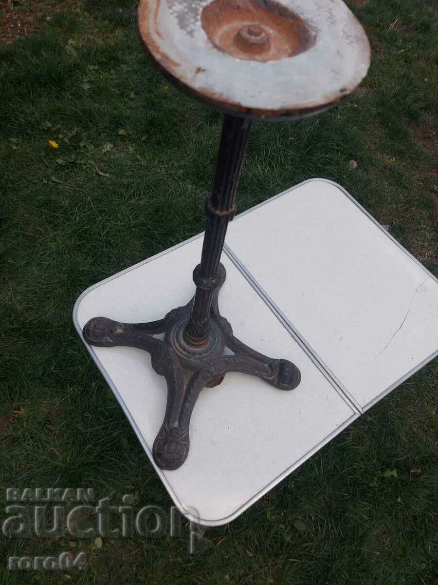 TABLE STAND - FIGURED CAST IRON - UP TO 11 kg.