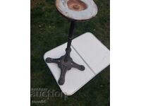 TABLE STAND - FIGURED CAST IRON - UP TO 11 kg.