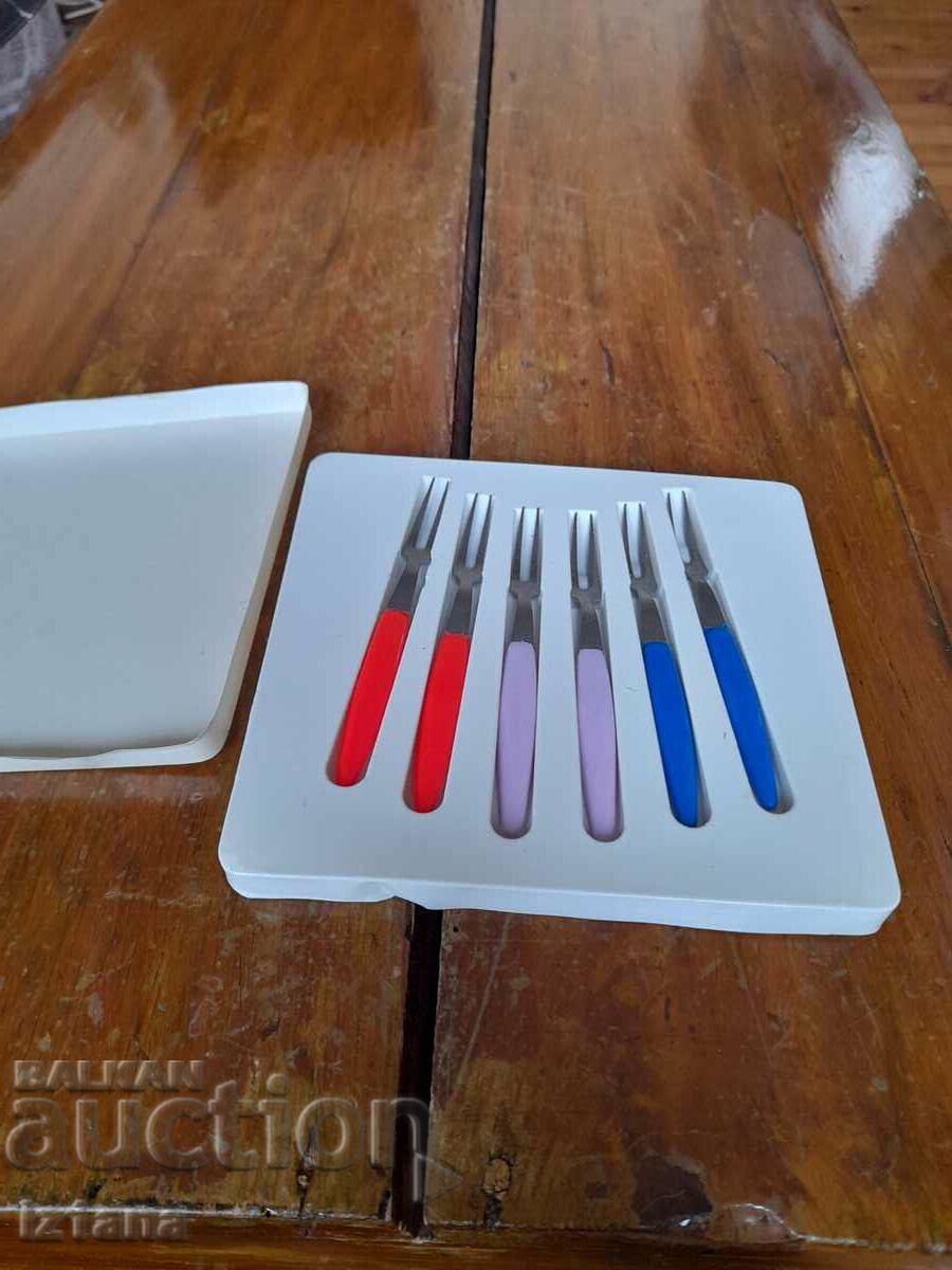 Old dessert forks with price 20.00 BGN | € 10.23 Old dessert forks with price 20.00 BGN | € 10.23