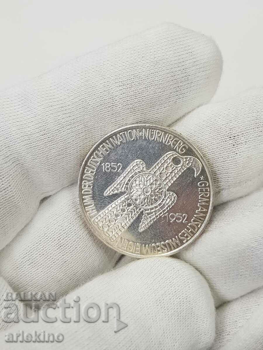 Monedă germană de 5 mărci 1852-1952 D Jubilee foarte rar cu preț 550.00 BGN | € 281.21 Monedă germană de 5 mărci 1852-1952 D Jubilee foarte rar cu preț 550.00 BGN | € 281.21