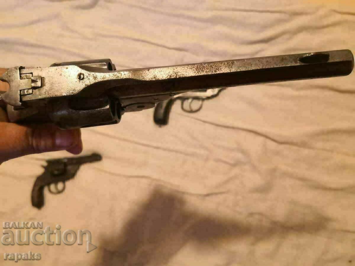 Smith and Wesson revolver. Collectible weapon, pistol with price 1450.00 BGN | € 741.37 Smith and Wesson revolver. Collectible weapon, pistol with price 1450.00 BGN | € 741.37