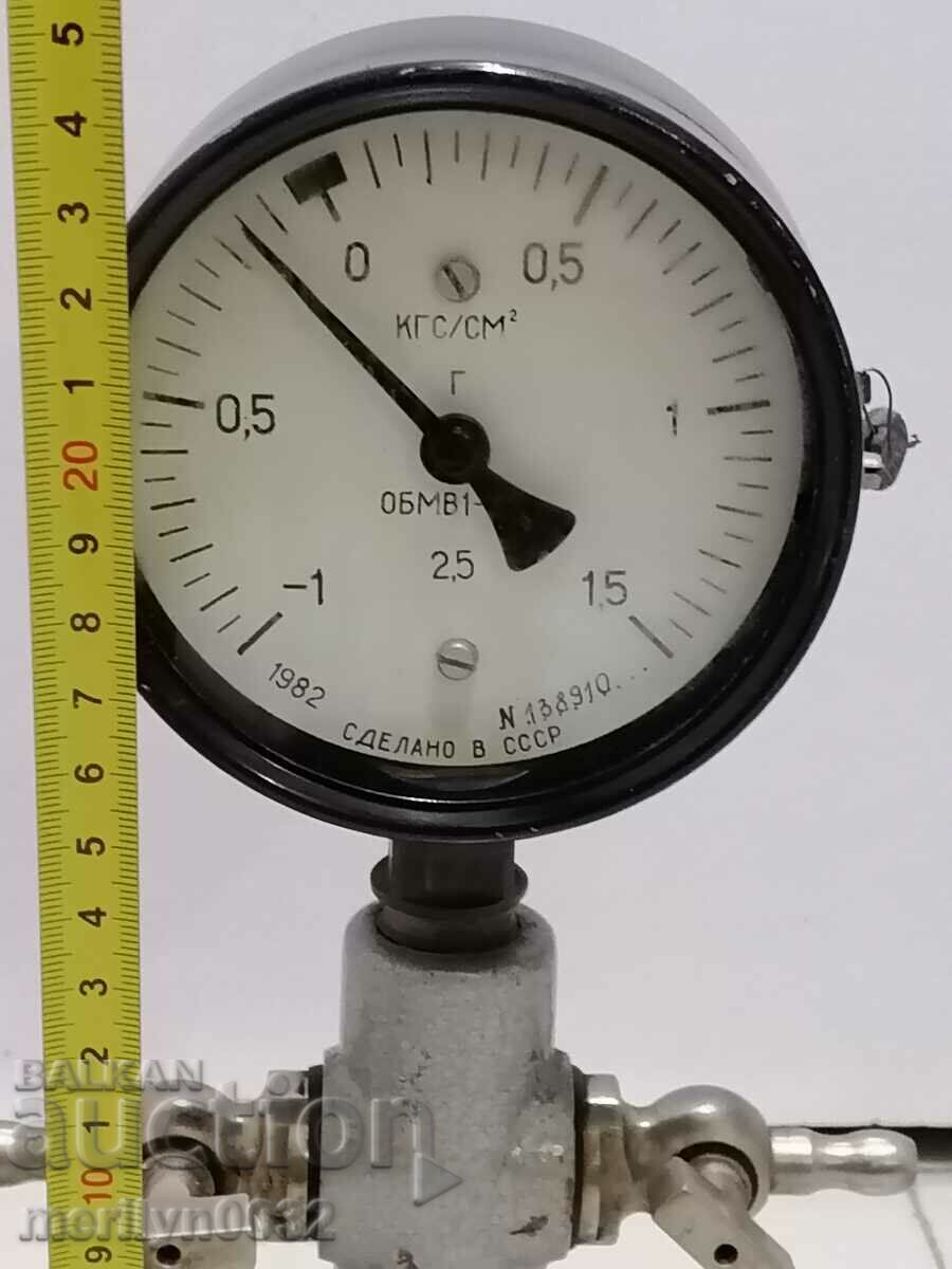 Old manometer with a stand 1982 year USSR device device WORKS with price 68.00 BGN | € 34.77 Old manometer with a stand 1982 year USSR device device WORKS with price 68.00 BGN | € 34.77