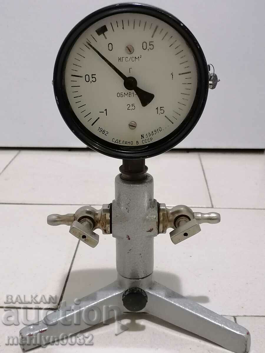 Old manometer with a stand 1982 year USSR device device WORKS