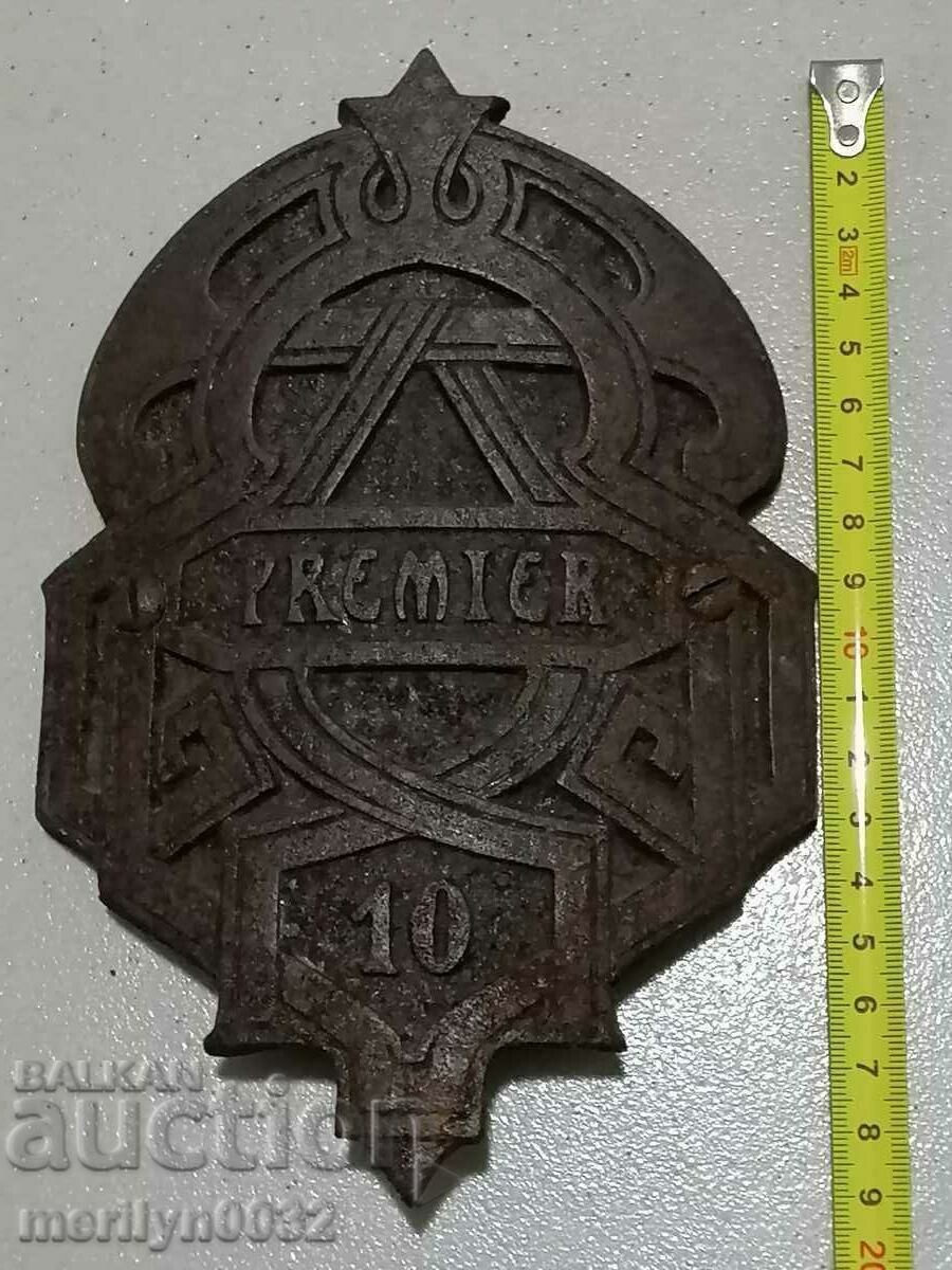 Licitație Emblema din fontă de la o sobă veche de fontă fugulară Licitație Emblema din fontă de la o sobă veche de fontă fugulară