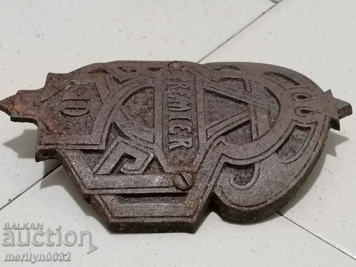 Emblema din fontă de la o sobă veche de fontă fugulară - 5 Emblema din fontă de la o sobă veche de fontă fugulară - 5