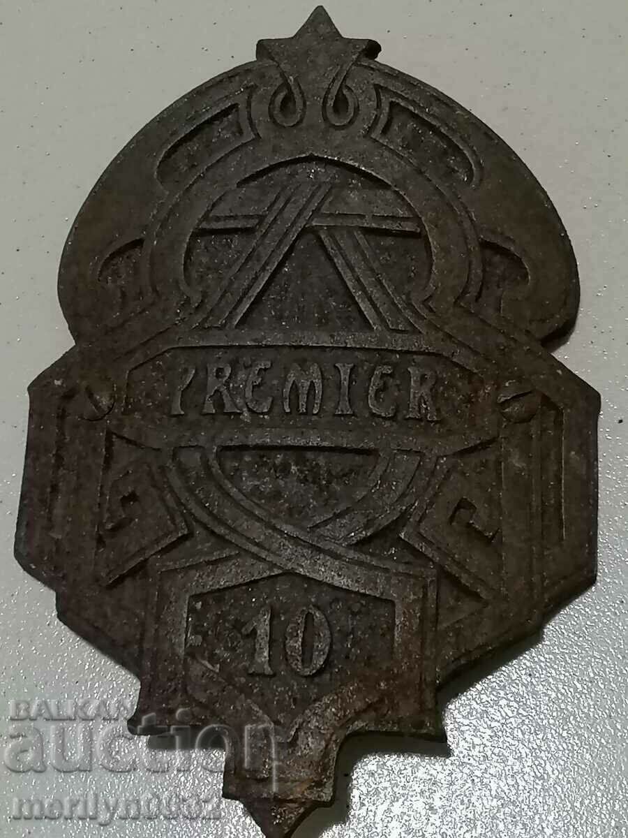 Emblema din fontă de la o sobă veche de fontă fugulară Emblema din fontă de la o sobă veche de fontă fugulară