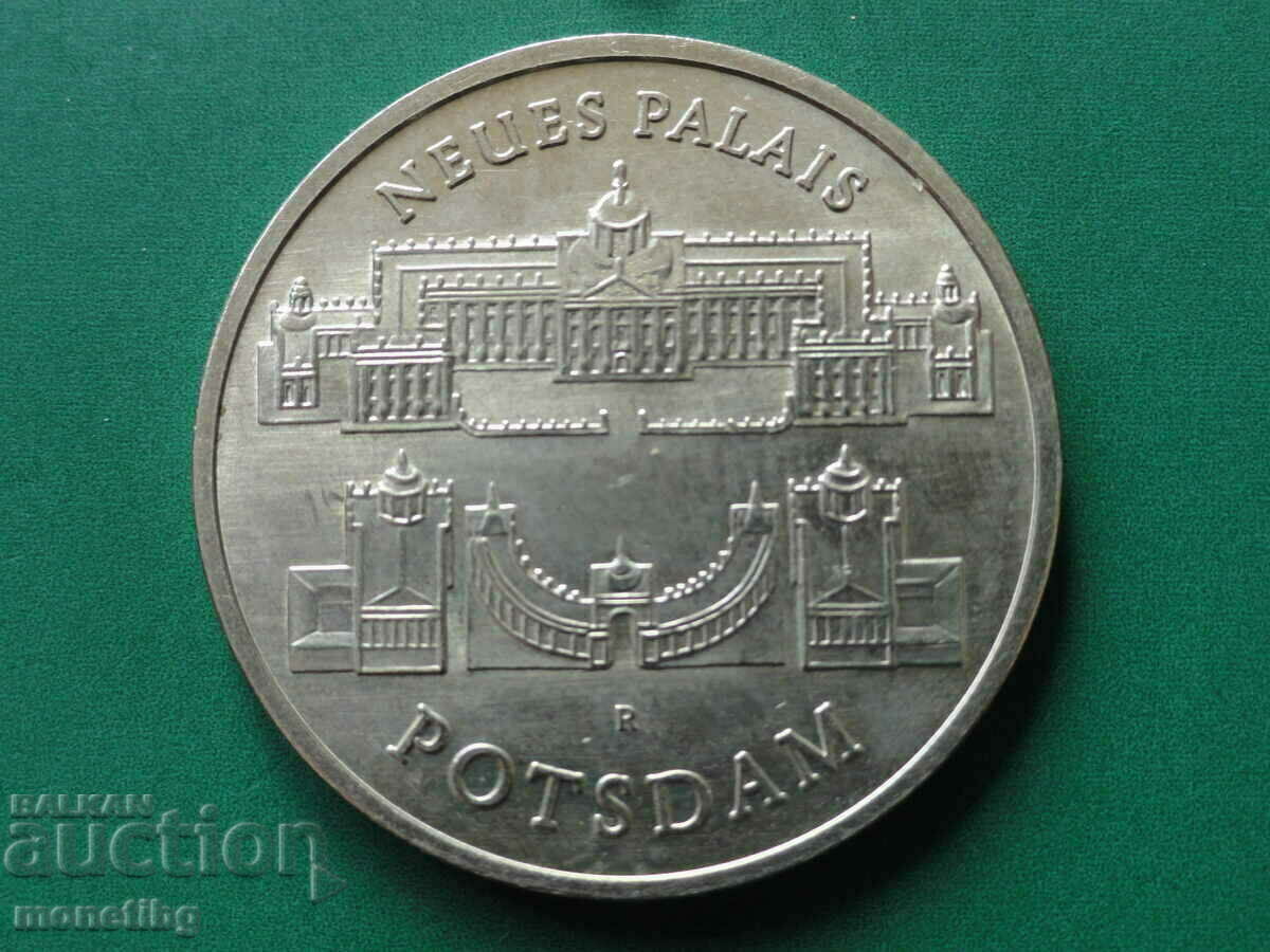 Auction  Germany (GDR) 1986 - 5 "Potsdam New Palace" stamps