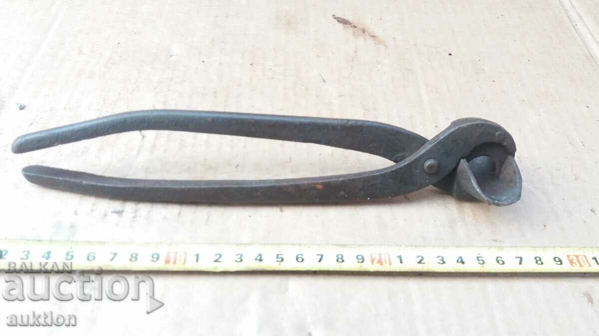 Auction  FORGED ELECTRICAL BENDING PLIERS. PIPES