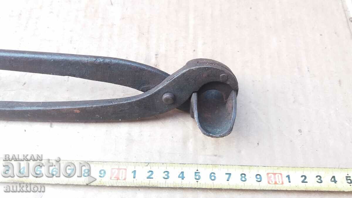 Delivery of FORGED ELECTRICAL BENDING PLIERS. PIPES