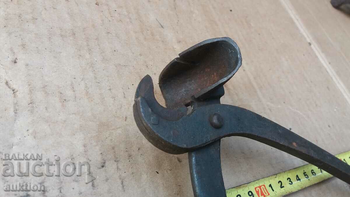 FORGED ELECTRICAL BENDING PLIERS. PIPES - 5