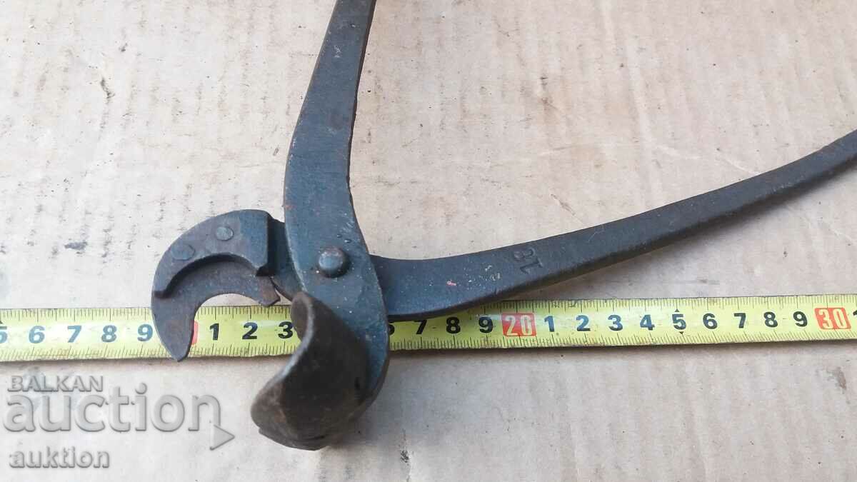 FORGED ELECTRICAL BENDING PLIERS. PIPES - 6