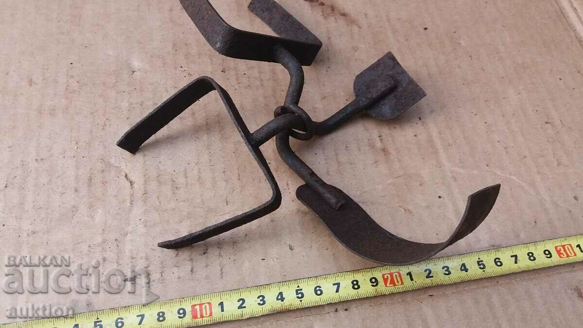 Delivery of FORGED RENAISSANCE CLIPS, TOOLS Delivery of FORGED RENAISSANCE CLIPS, TOOLS