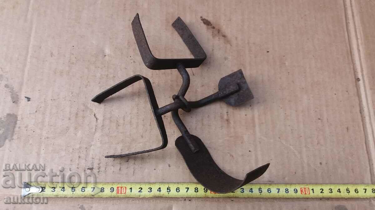 FORGED RENAISSANCE CLIPS, TOOLS - 5 FORGED RENAISSANCE CLIPS, TOOLS - 5