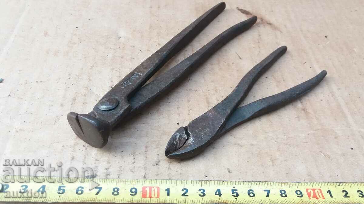 SET OF TWO RENAISSANCE TOOLS CARPET with price 3.49 BGN | € 1.78