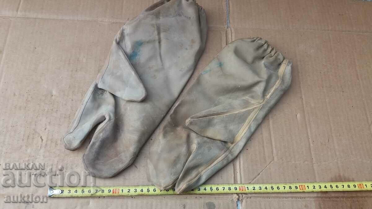 Auction MILITARY CHEMICAL GLOVES 1957 Auction MILITARY CHEMICAL GLOVES 1957