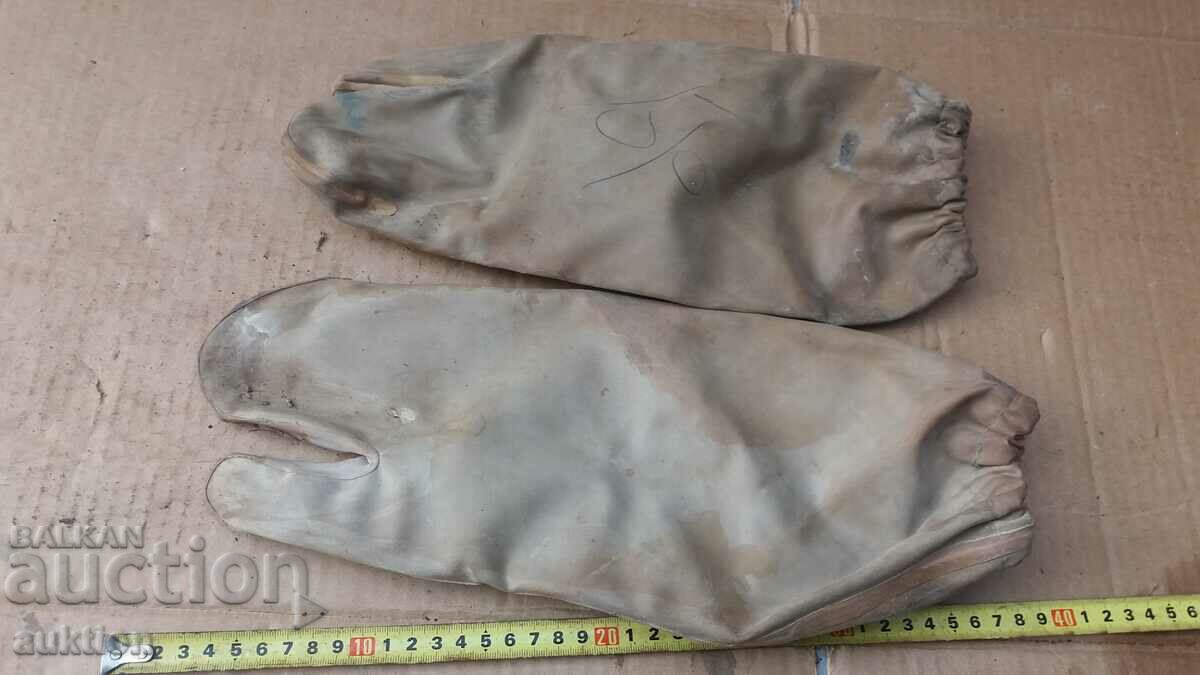 MILITARY CHEMICAL GLOVES 1957 - 7 MILITARY CHEMICAL GLOVES 1957 - 7
