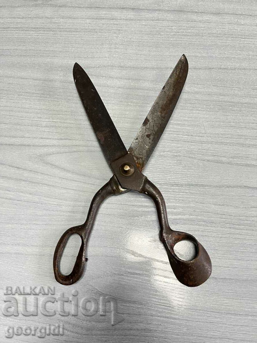 Vintage large scissors. #3083