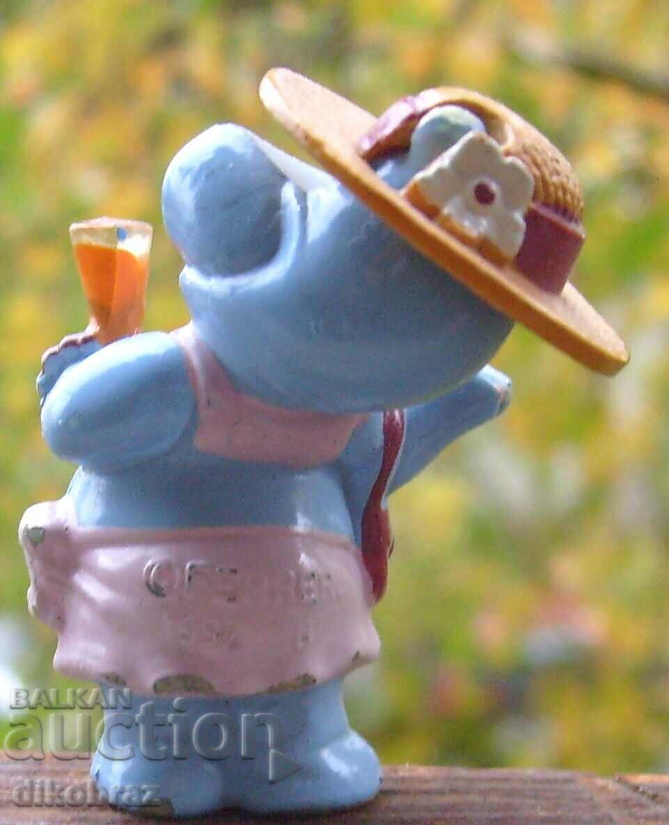 Delivery of KINDER SURPRISE - hippo series / 90s Delivery of KINDER SURPRISE - hippo series / 90s