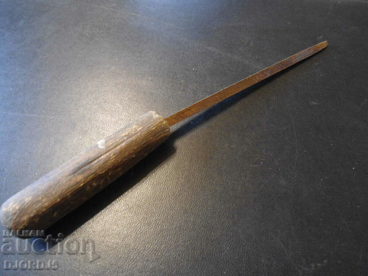 Auction  Old file, triangular