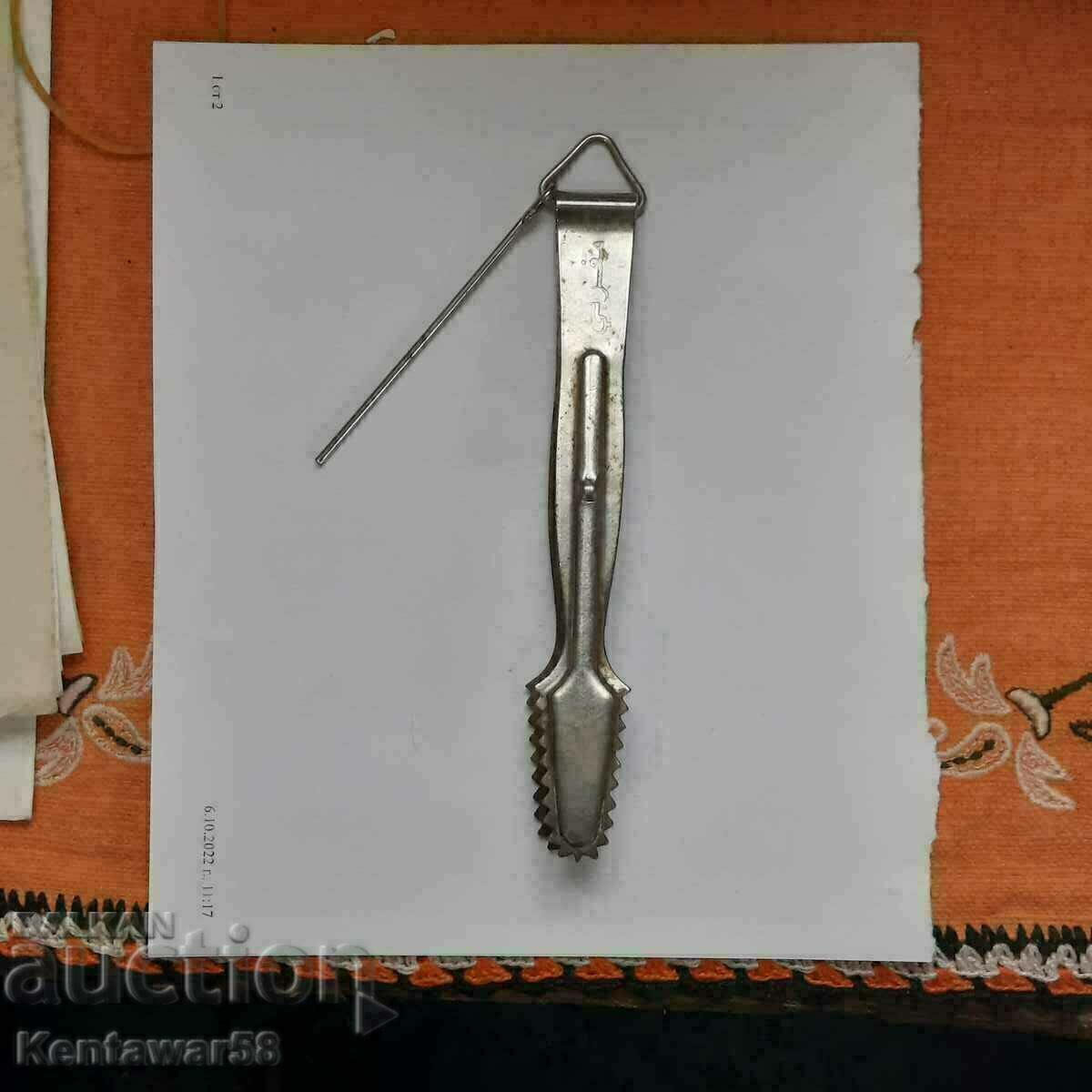 Metal clip (tweezers) for hookah. Metal clip (tweezers) for hookah.