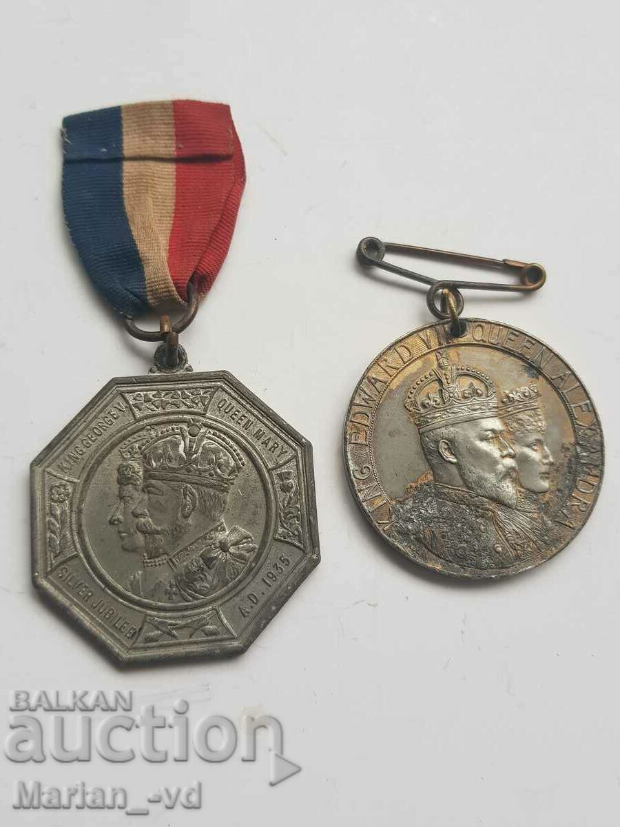 Два английски медала