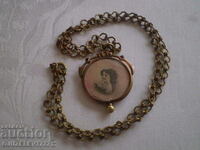 Victorian period pendentive locket necklace biface