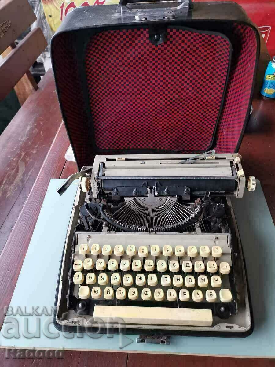 Typewriter MARITSA 12