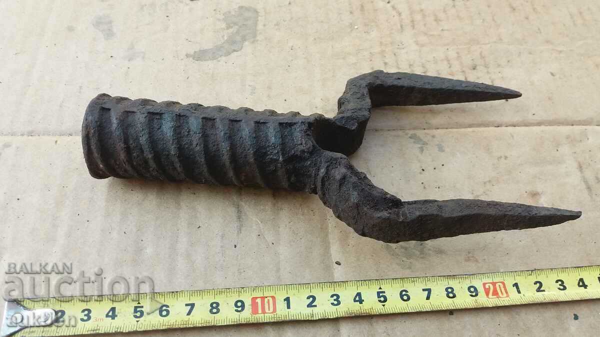 Delivery of ANVIL, RENAISSANCE MOVABLE Delivery of ANVIL, RENAISSANCE MOVABLE