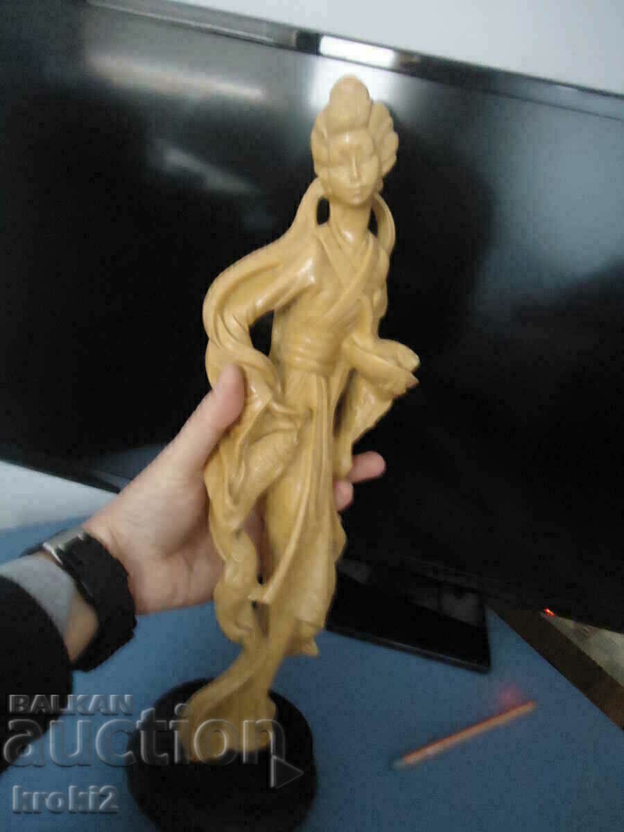 Auction A large figurine of a Japanese female carp fish Auction A large figurine of a Japanese female carp fish