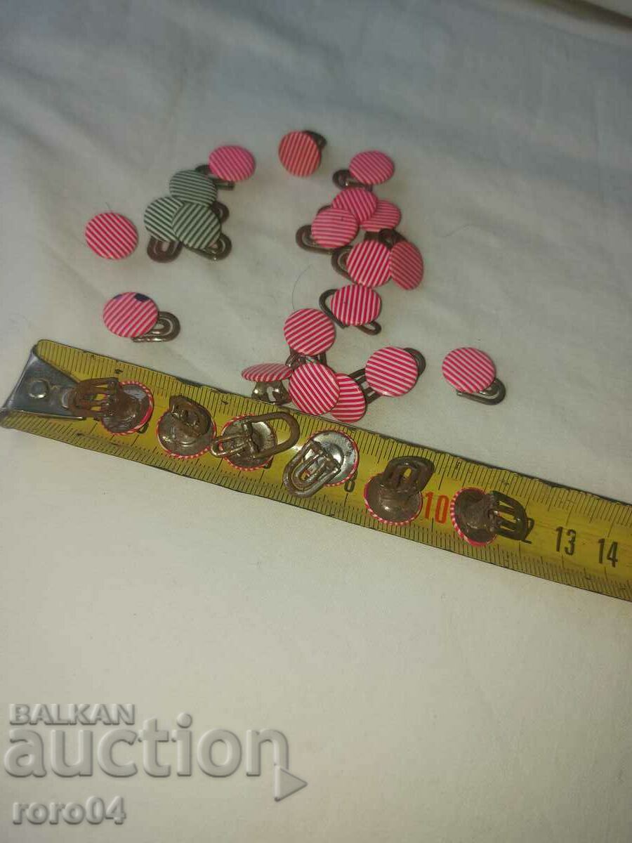 Delivery of BUTTONS - BUONELLI - METAL - 27 PCS Delivery of BUTTONS - BUONELLI - METAL - 27 PCS