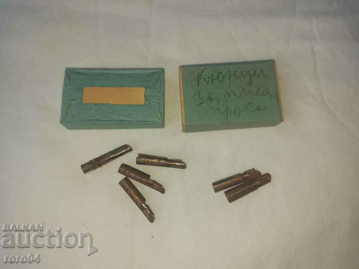 BOX - CARDBOARD - WOOD - 6 BOX - CARDBOARD - WOOD - 6