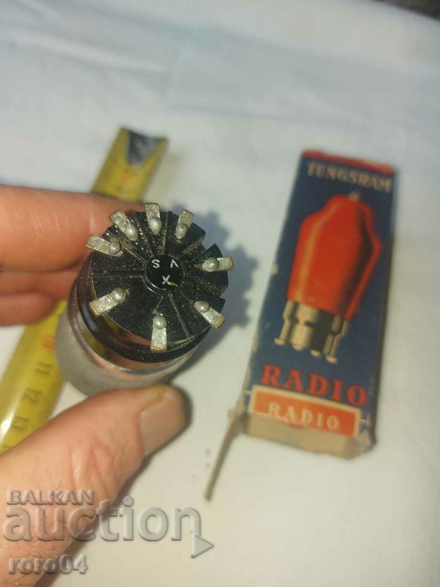 Delivery of TELEFUNKEN KF 4 RADIO LAMP Delivery of TELEFUNKEN KF 4 RADIO LAMP