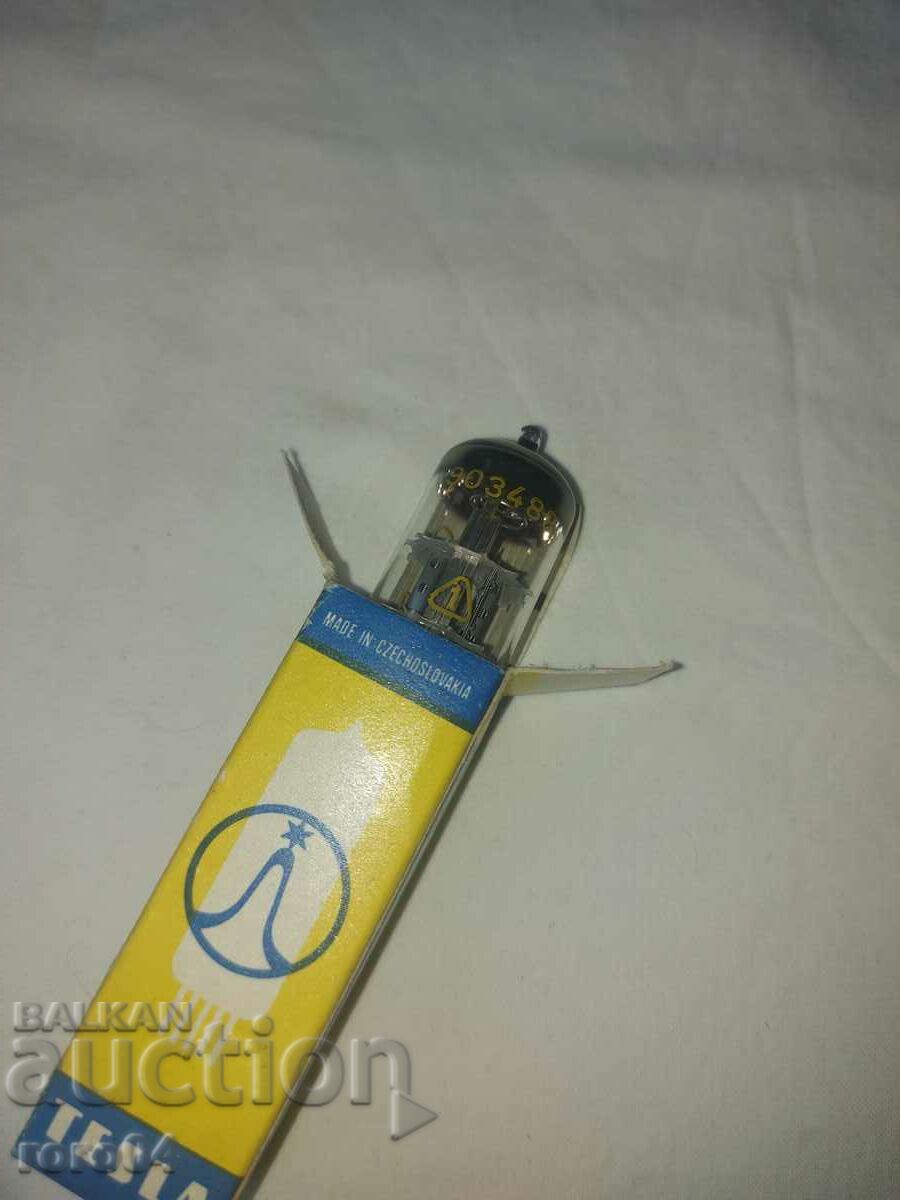 TESLA ECC 82 RADIO LAMP - NEW - 7 TESLA ECC 82 RADIO LAMP - NEW - 7