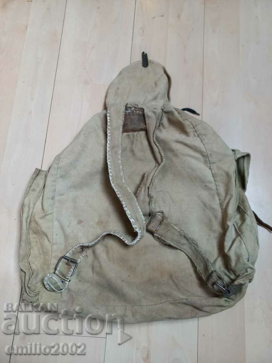 Аукцион Стара туристическа или военна раница Аукцион Стара туристическа или военна раница