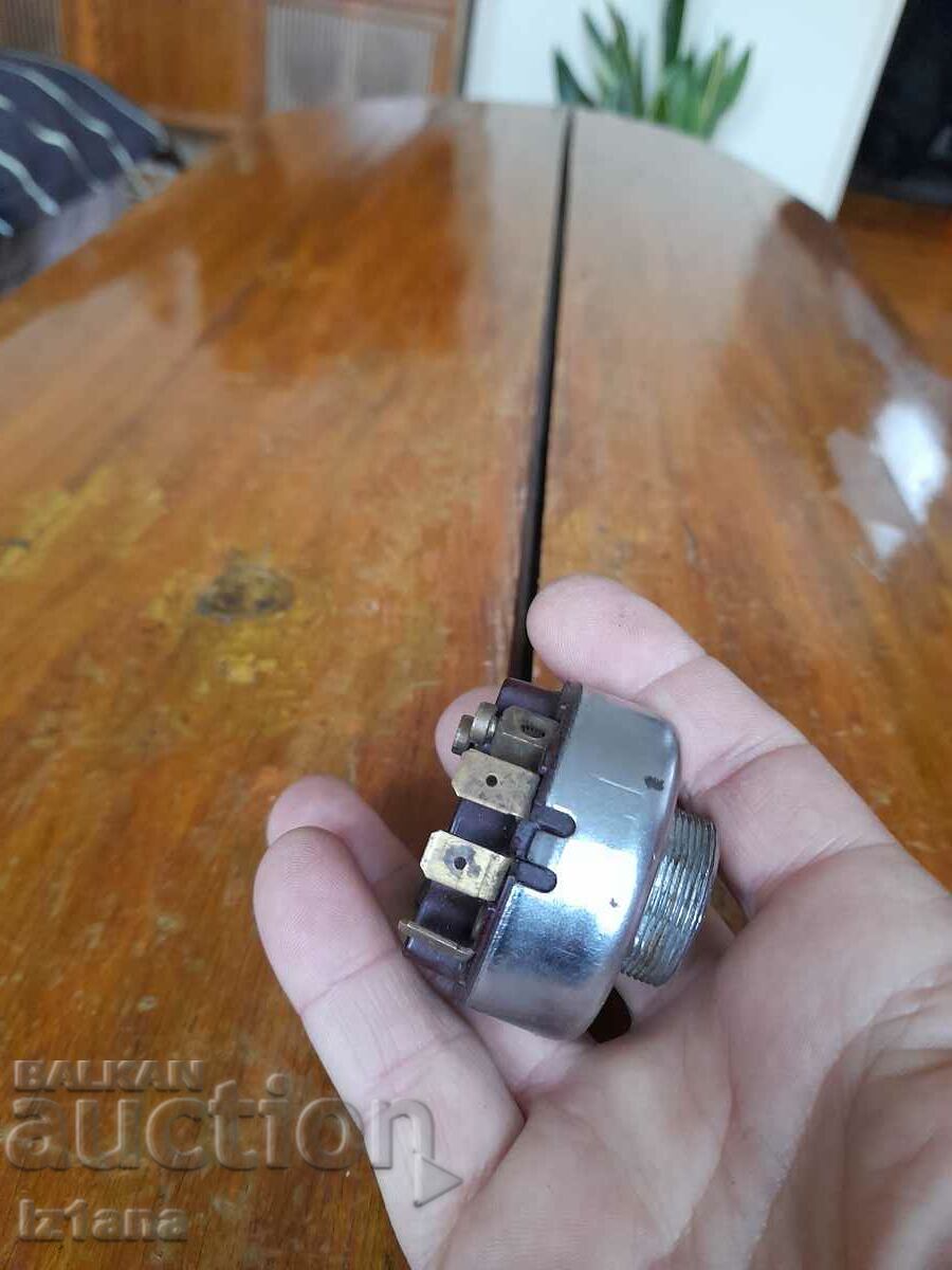 Licitație cheia de contact veche Licitație cheia de contact veche