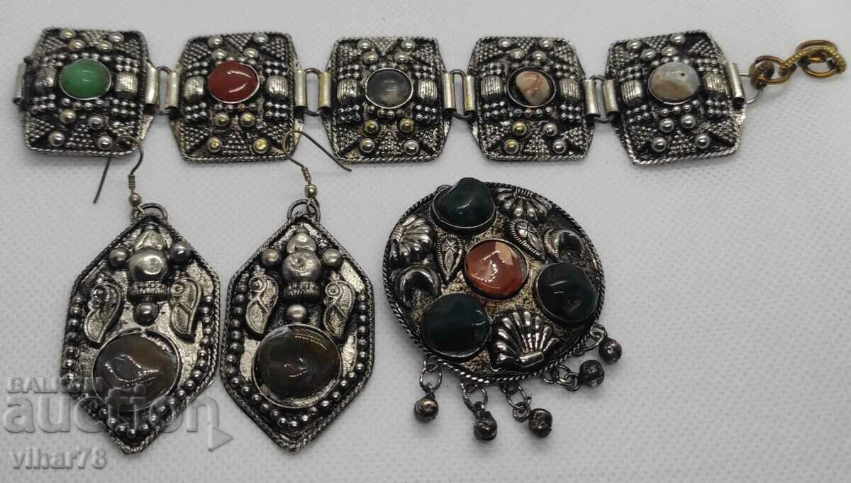 Auction  Old women's set with stones-bracelet, earrings and pendant