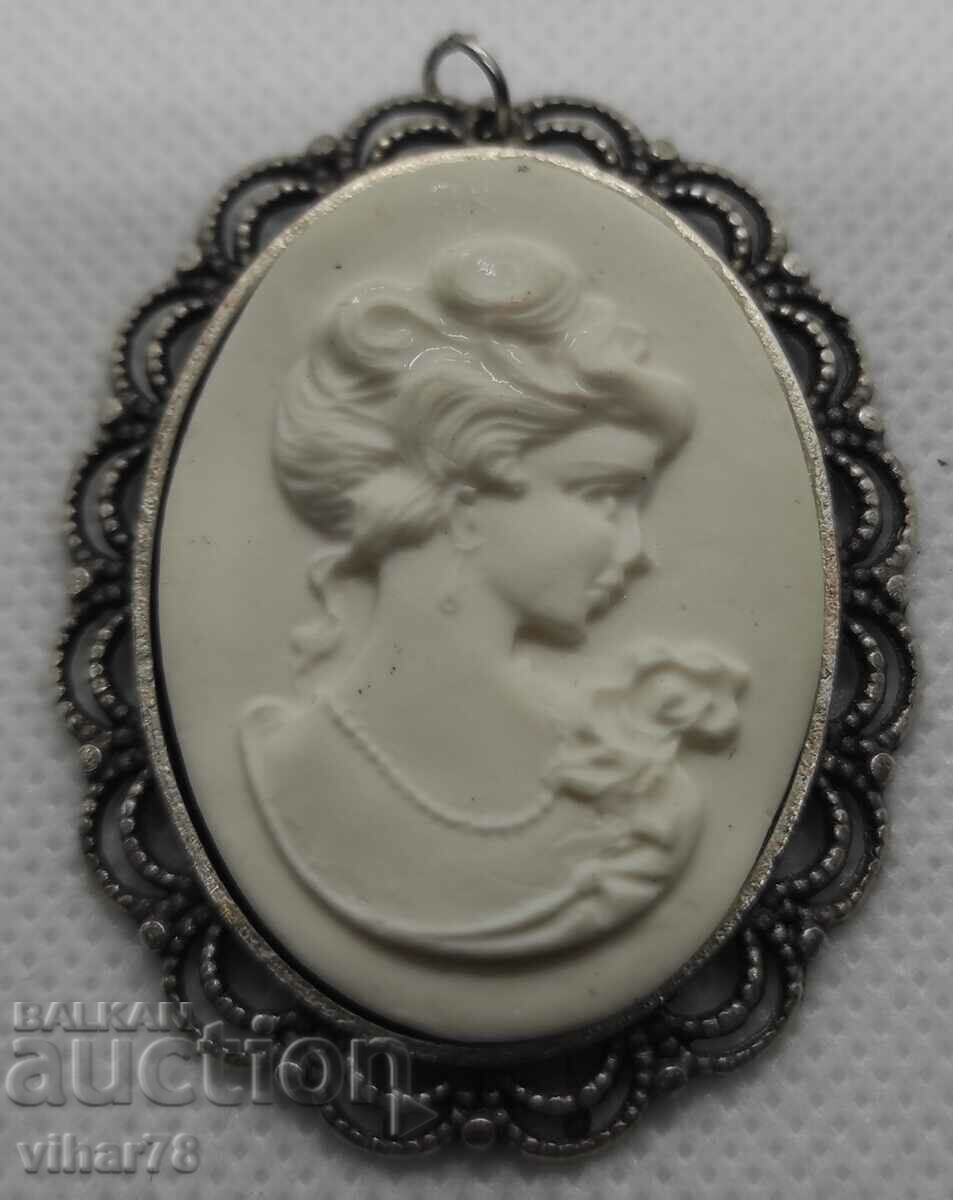 МЕДАЛЬОН-камея