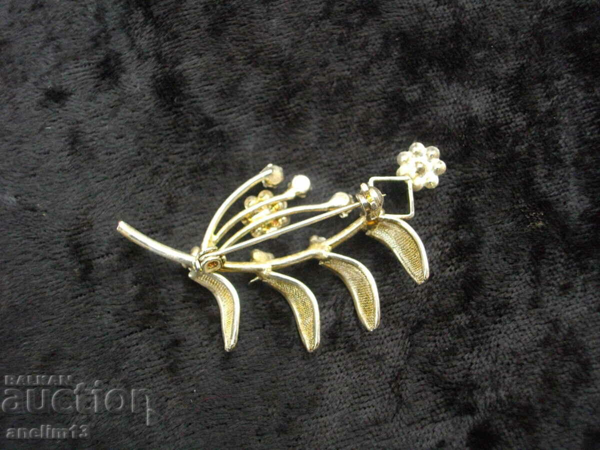 Auction OLD SILVER BROOCH Auction OLD SILVER BROOCH
