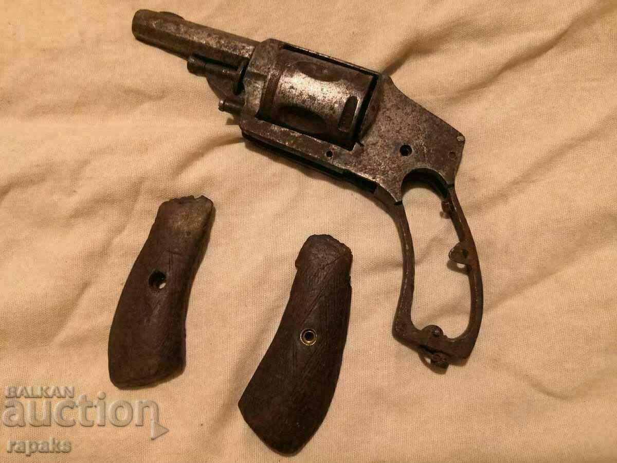 A little old revolver. Pistol, pistol, pistol, with price 180.00 BGN | € 92.03