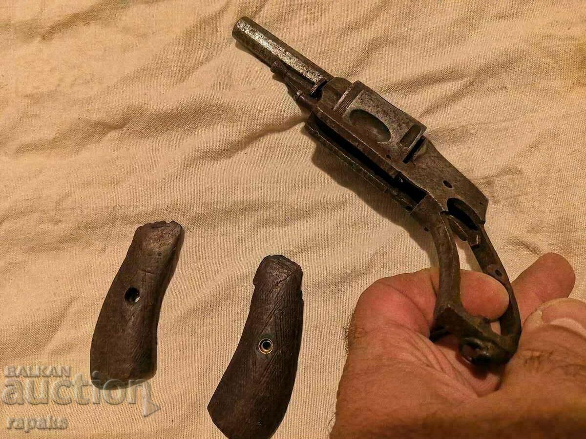 Auction  A little old revolver. Pistol, pistol, pistol,