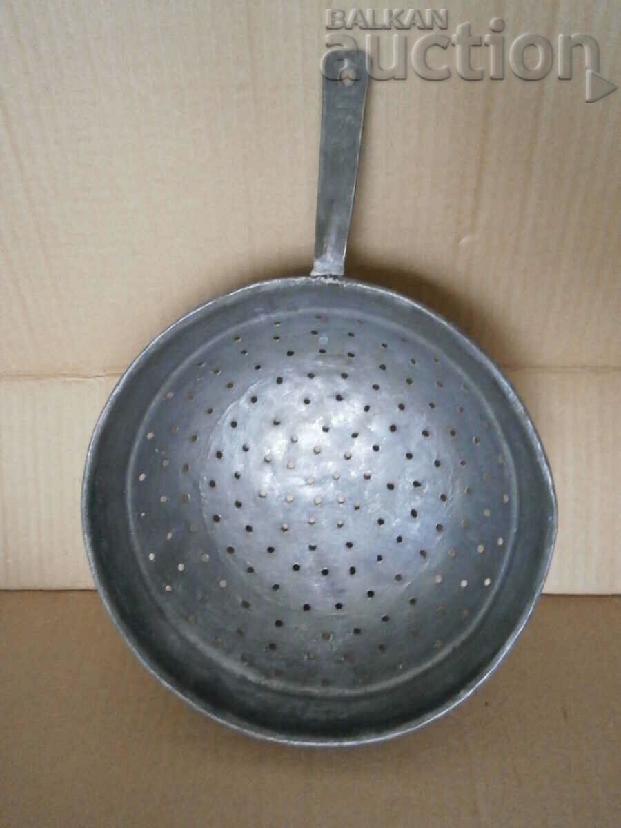 Antique copper colander, copper pot, copper strainer with price 61.00 BGN | € 31.19 Antique copper colander, copper pot, copper strainer with price 61.00 BGN | € 31.19