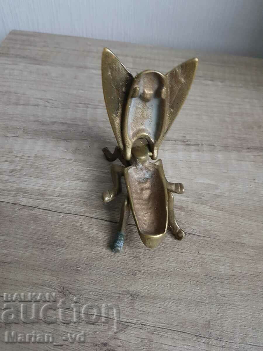 Auction Brass ashtray fly Auction Brass ashtray fly