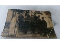Foto Soldații cu puști cu baionetă