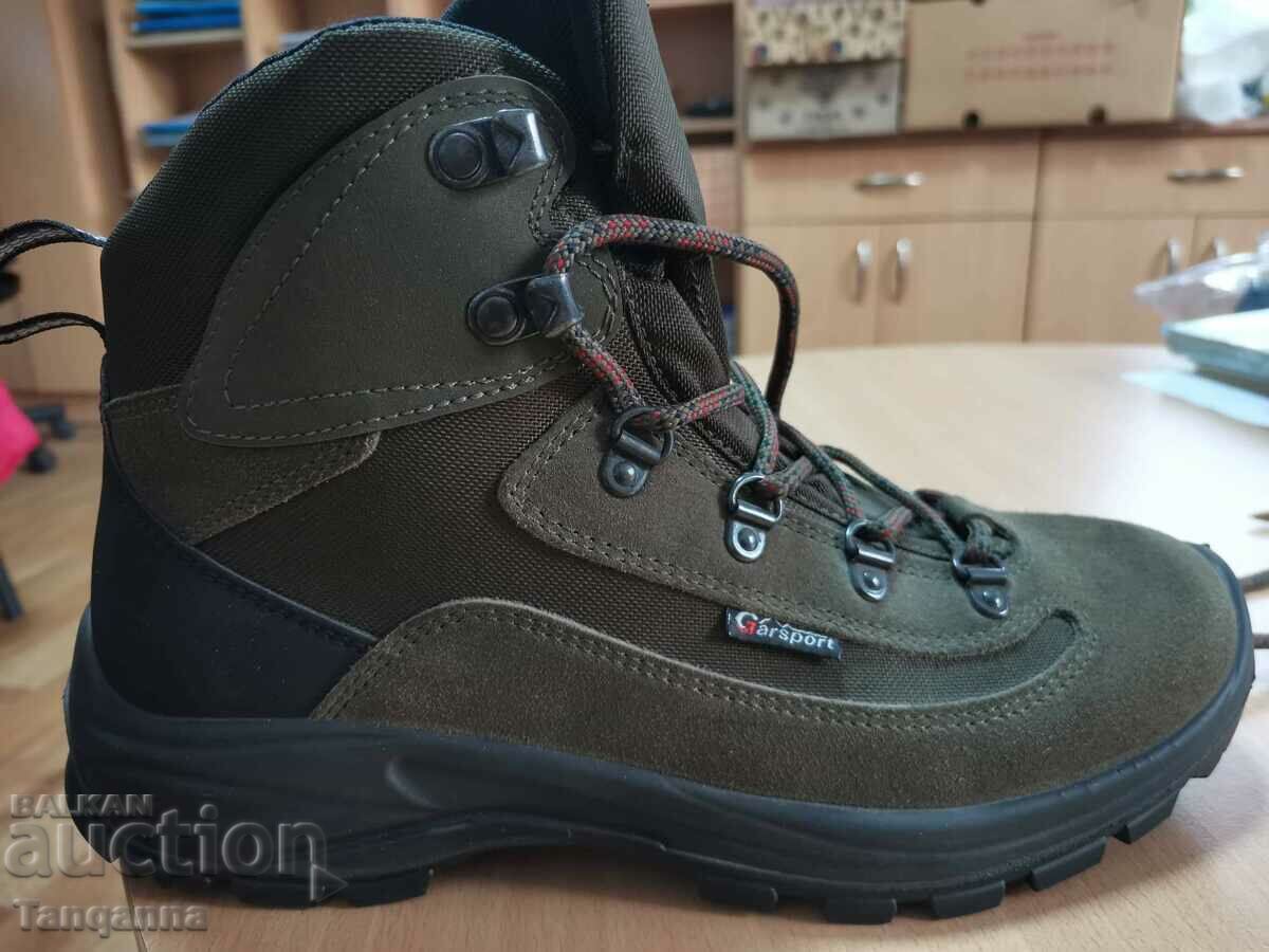 Pantofi de munca nou numarul 39 cu preț 90.00 BGN | € 46.02