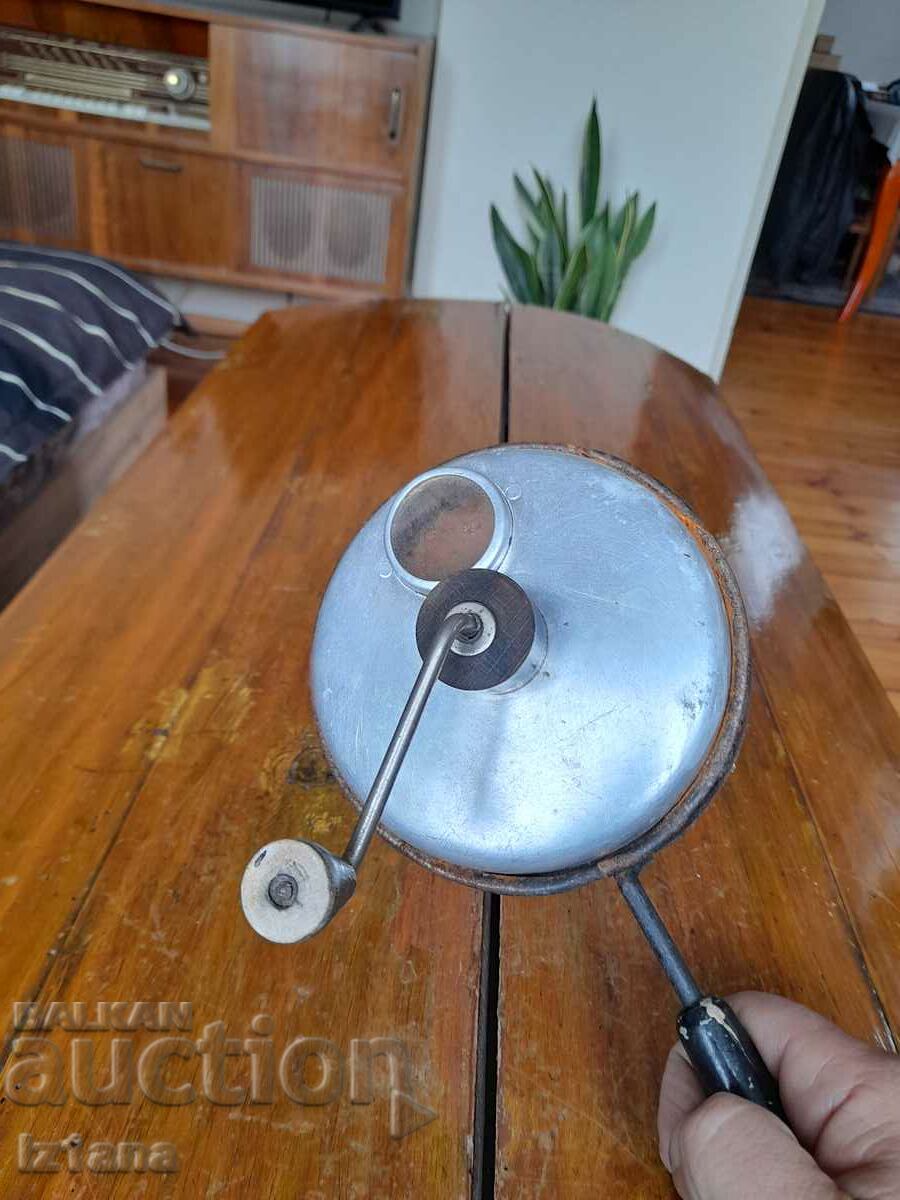 Auction  An old popcorn popper